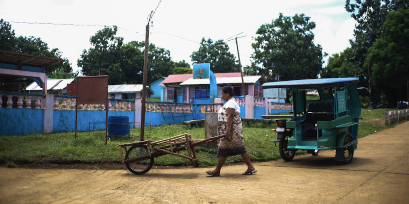 A woman pushes a wooden cart used to carry water containers in Salcedo, Eastern Samar (Photo: Jed Regala/Oxfam) A woman pushes a wooden cart used to carry water containers in Salcedo, Eastern Samar (Photo: Jed Regala/Oxfam)